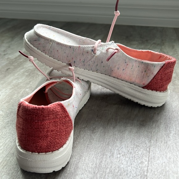 NWOB Hey Dudes Wendy women’s slip on shoes - Picture 3 of 7